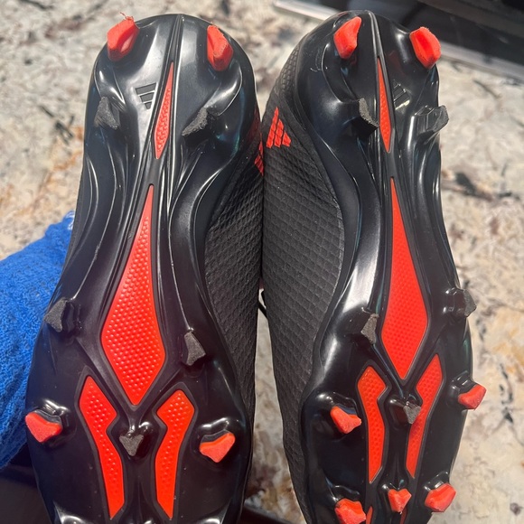 Youth Adidas soccer cleats - Picture 4 of 6